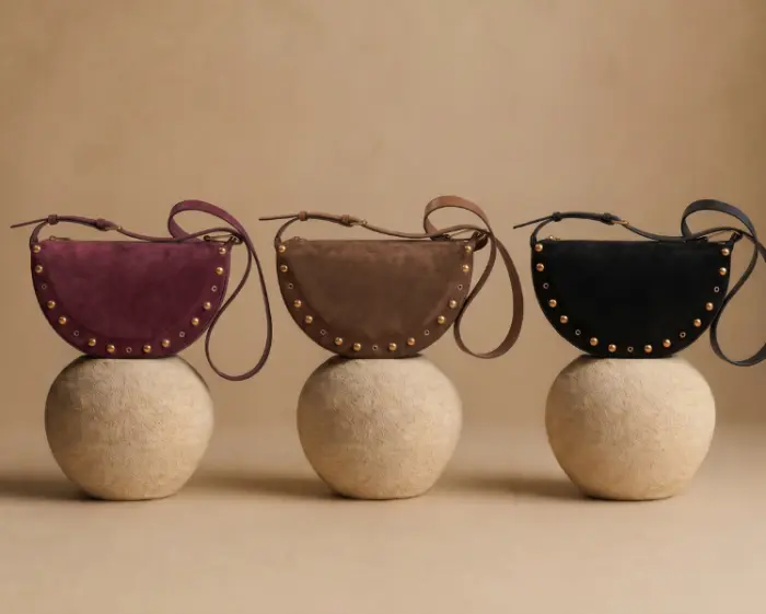 Bolso Media Luna con Tachuelas