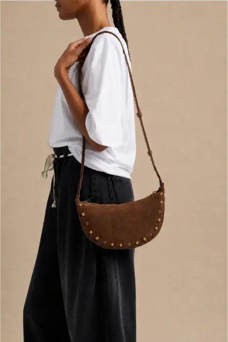 Bolso Media Luna con Tachuelas