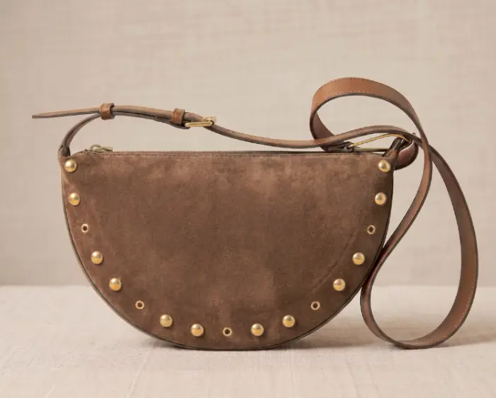 Bolso Media Luna con Tachuelas