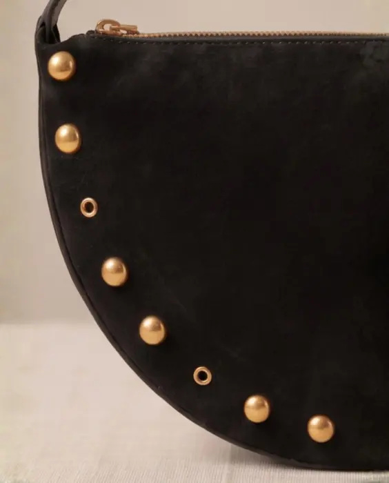 Bolso Media Luna con Tachuelas