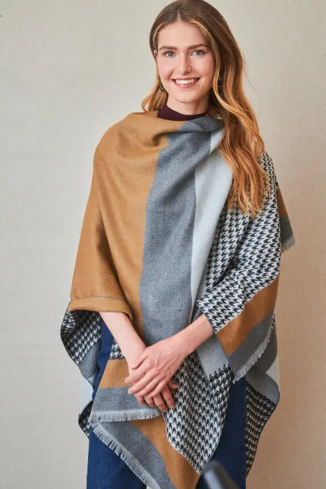 Poncho con Estampado Pata de Gallo