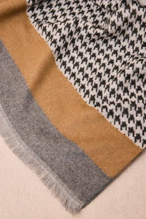 Poncho con Estampado Pata de Gallo