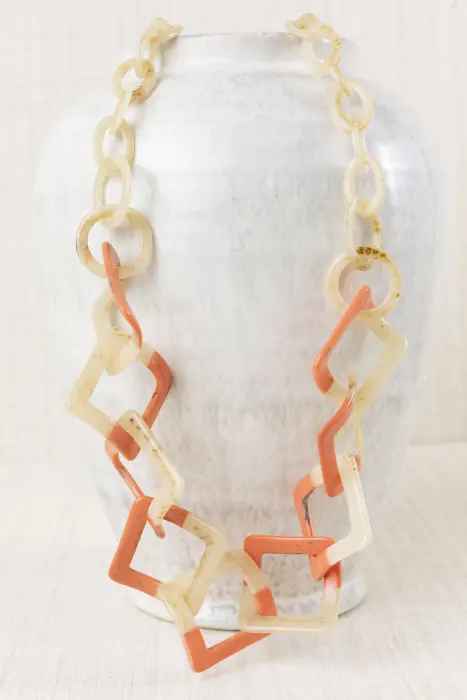 Collar Eslabones Resina Geométricos