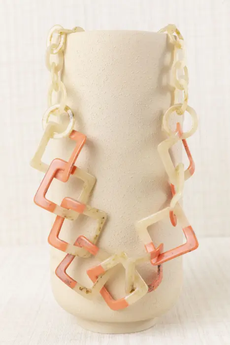 Collar Eslabones Resina Geométricos