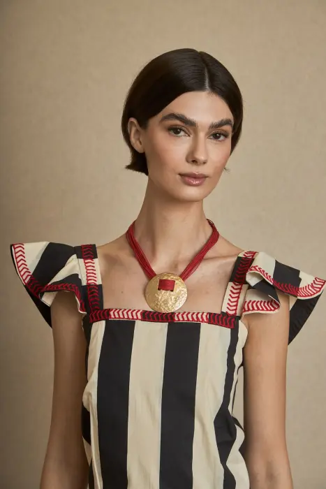 Collar Cordón y Medallón