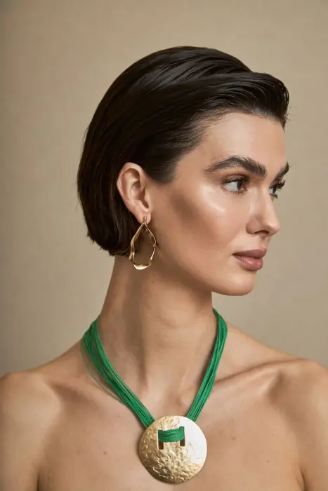 Collar Cordón y Medallón