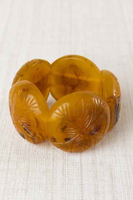 Pulsera Maxi Resina Tallada