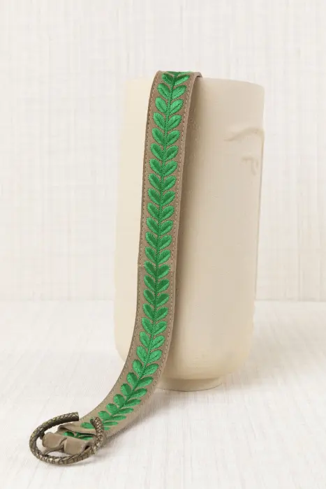 Cinturón Bordado Hojas