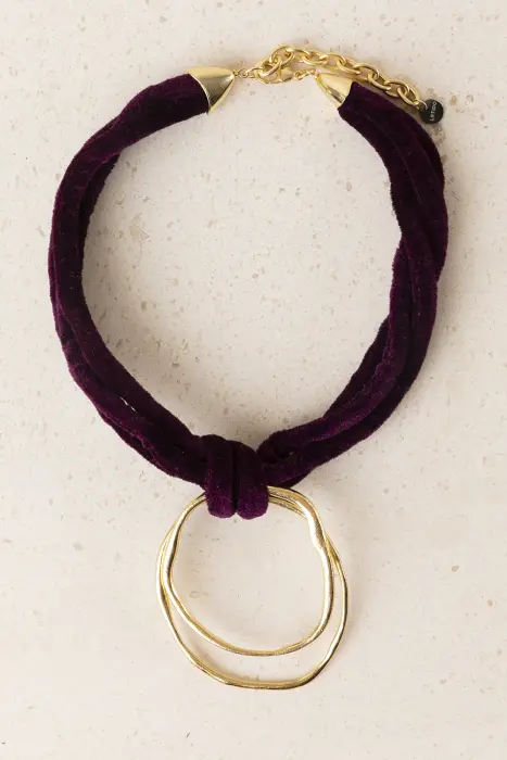 Collar Terciopelo y Medallón