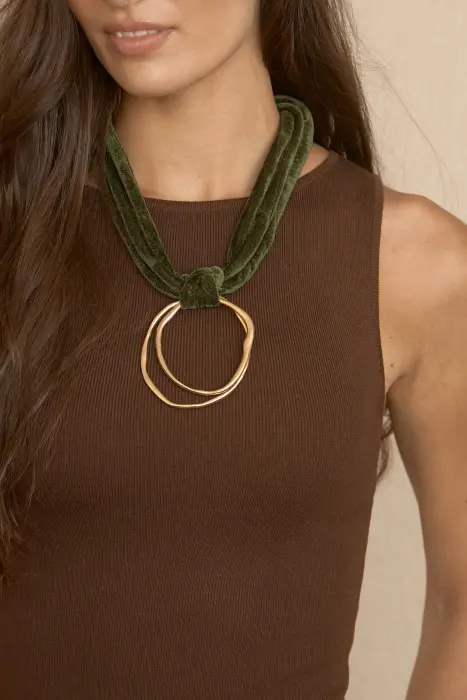Collar Terciopelo y Medallón