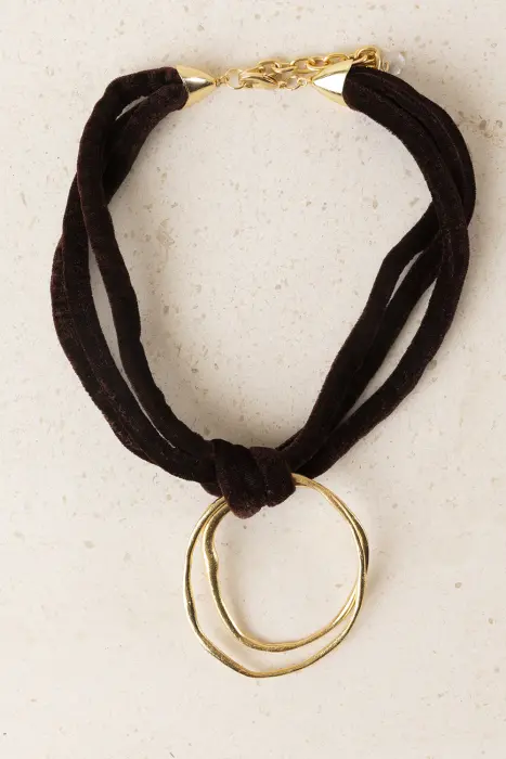 Collar Terciopelo y Medallón