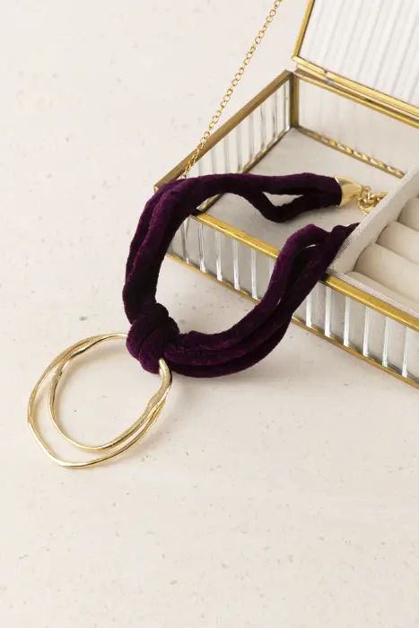Collar Terciopelo y Medallón