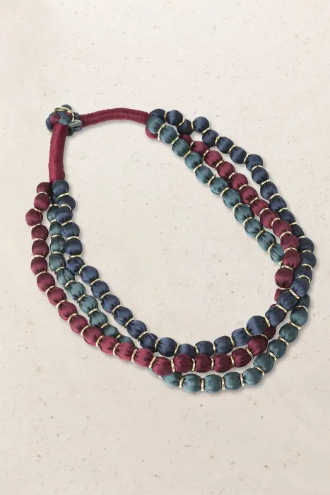 Collar Corto Cuentas Seda