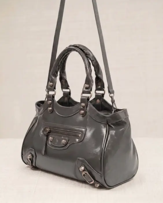Bolso City con Tachuelas