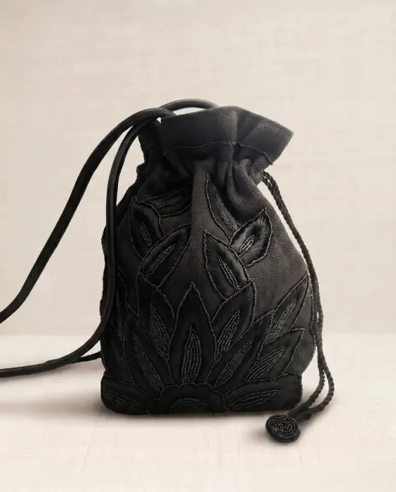 Bolso Hojas Bordadas