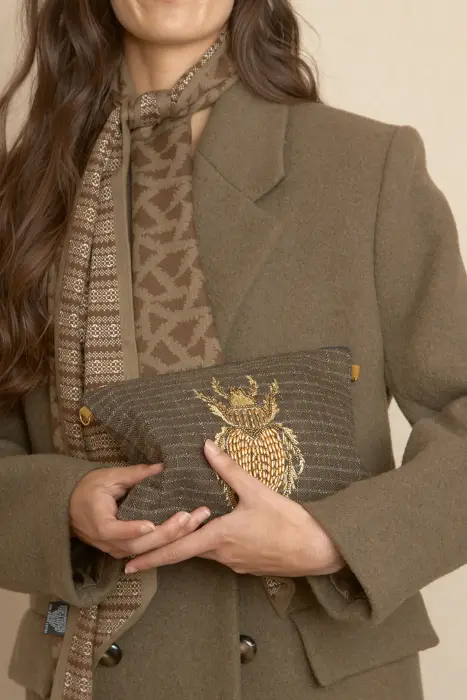 Bolso Bandolera Bordado Escarabajo