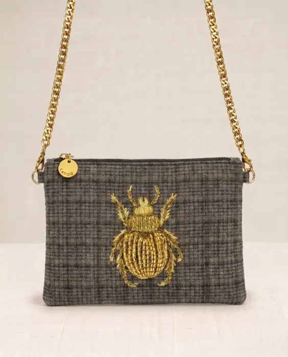 Bolso Bandolera Bordado Escarabajo