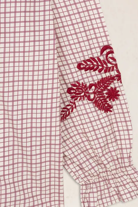 Blusa Cuadros Bordada