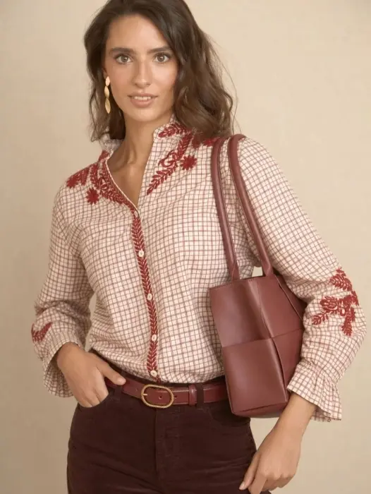 Blusa Cuadros Bordada