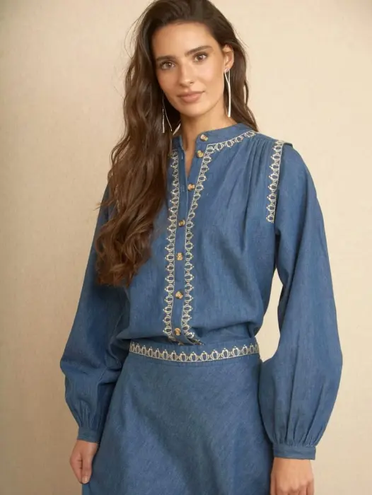 Blusa Denim Bordada
