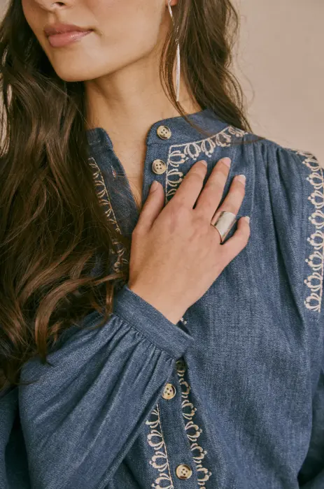 Blusa Denim Bordada