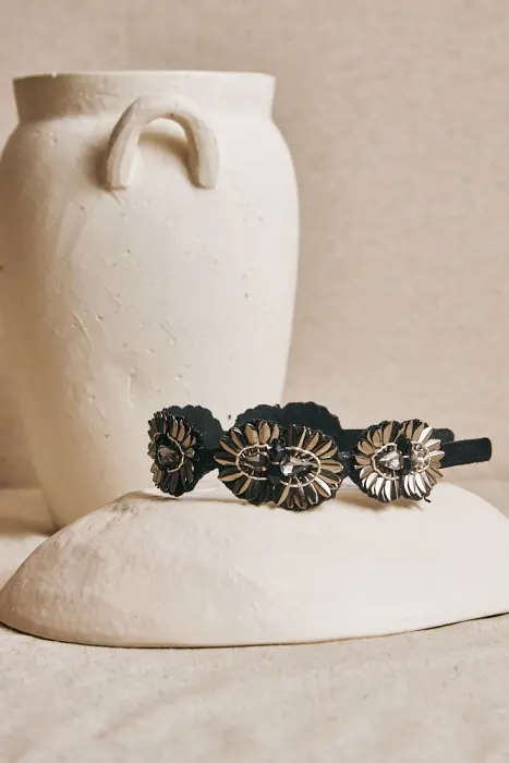Diadema con Girasoles Azabache