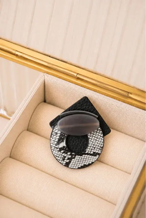 Broches Piedra con piel