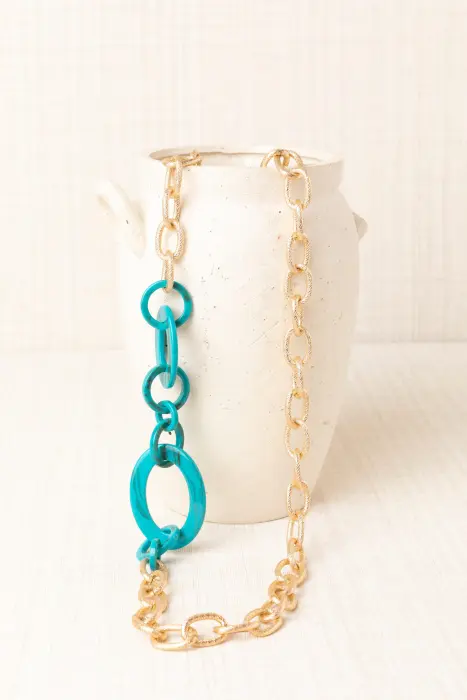 Collar eslabones piezas resinosas