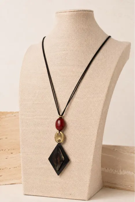 Collar Rombo en Asta
