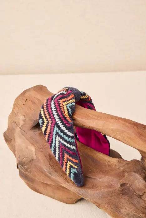 Diadema bordadas en hilos