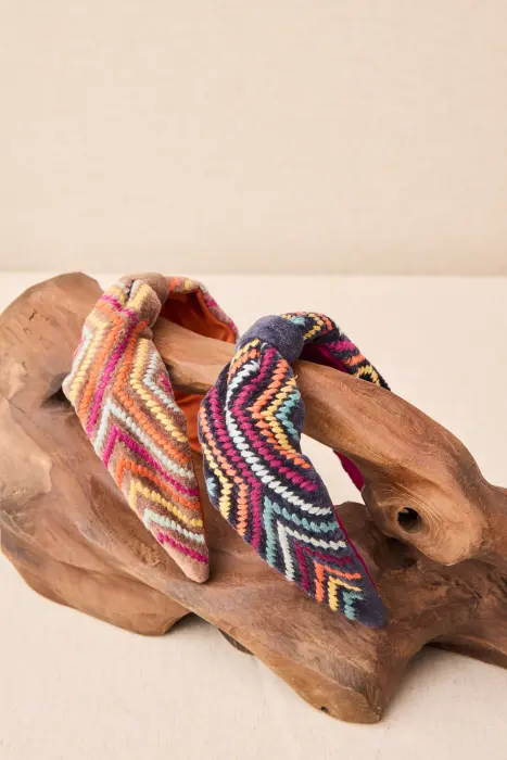 Diadema bordadas en hilos