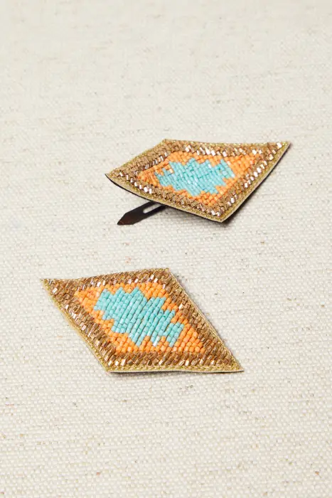 Horquillas bordadas rombo resinas
