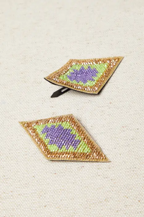 Horquillas bordadas rombo resinas