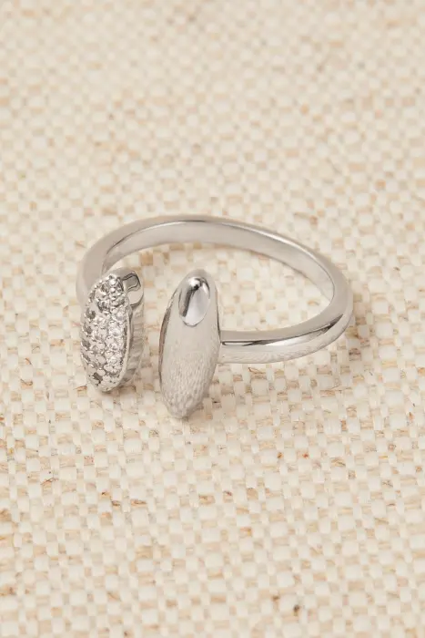 Anillo fino remate pieza cristales