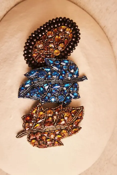 Broche hoja cristales