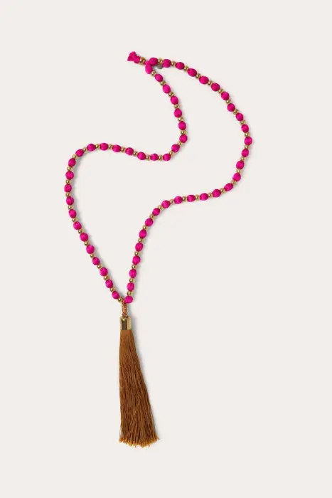Collar largo cuentas seda y pompón flecos