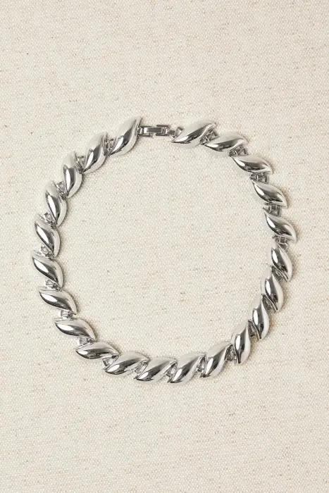 Collar corto dorado trenzado