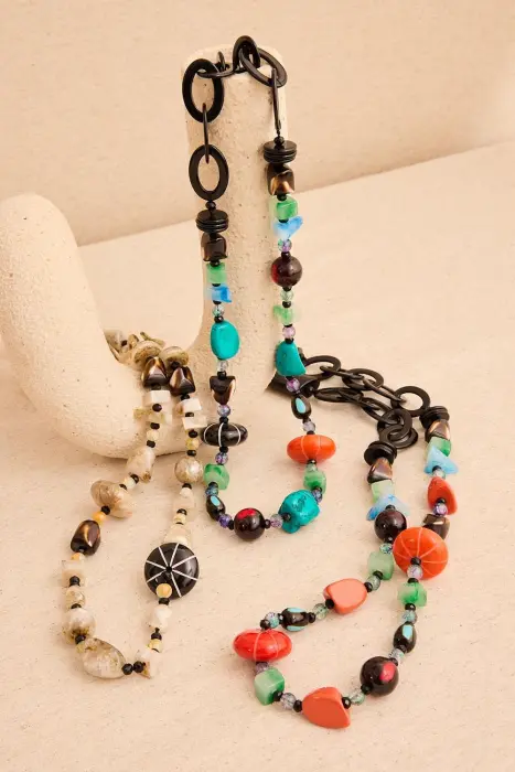 Collar largo piezas resina