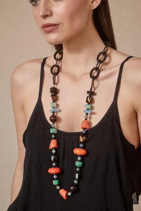 Collar largo piezas resina