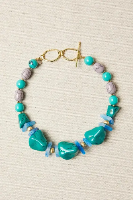 Collar corto de resinas