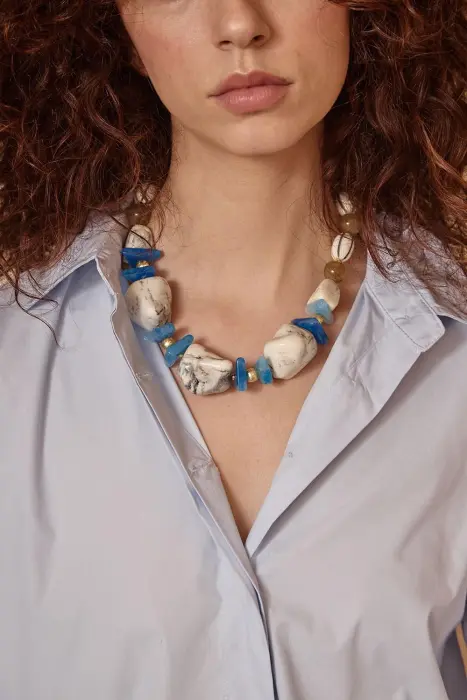 Collar corto de resinas