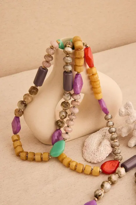 Collar largo resinas geométricas colores