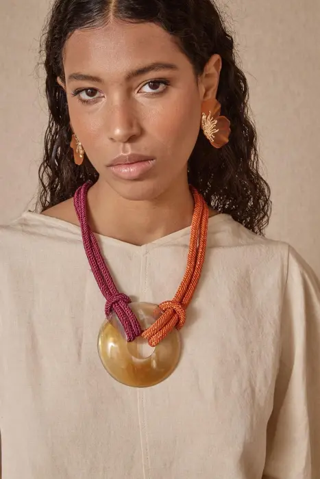 Collar Medallón de Asta