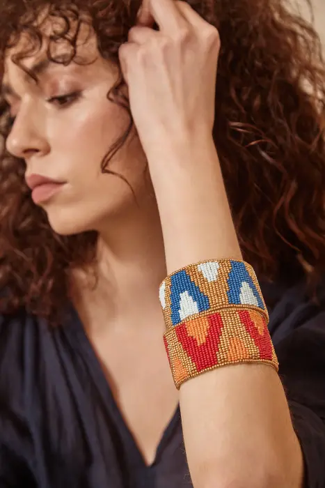 Pulsera brazalete bordado resinas