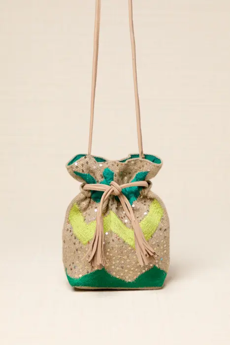 Bolso saca zigzag bordada