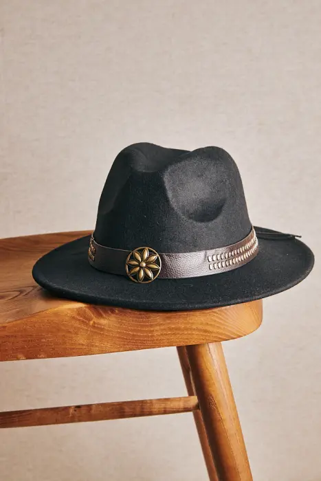 Sombrero Cinta Piel y Tachuelas