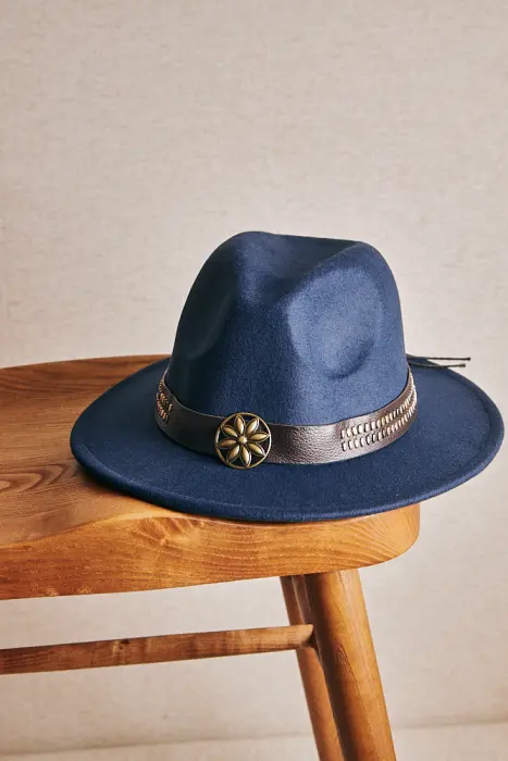 Sombrero Cinta Piel y Tachuelas