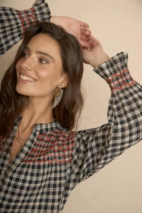 Blusa Vichy Bordada