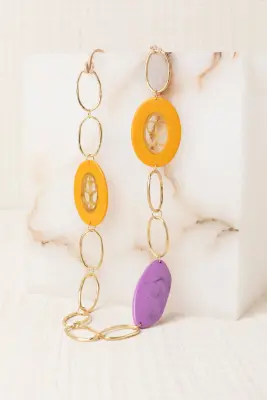 Collar largo eslabones latón baño oro resina