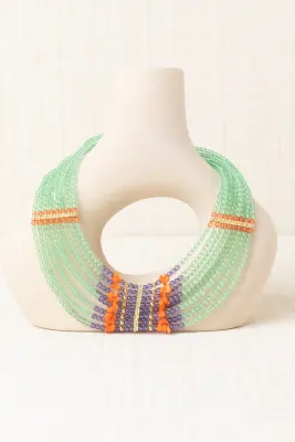 Collar corto resina y piedras naturales